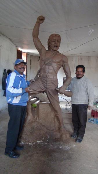 Construyen nueva escultura de Pedro Vilcapaza en Puno