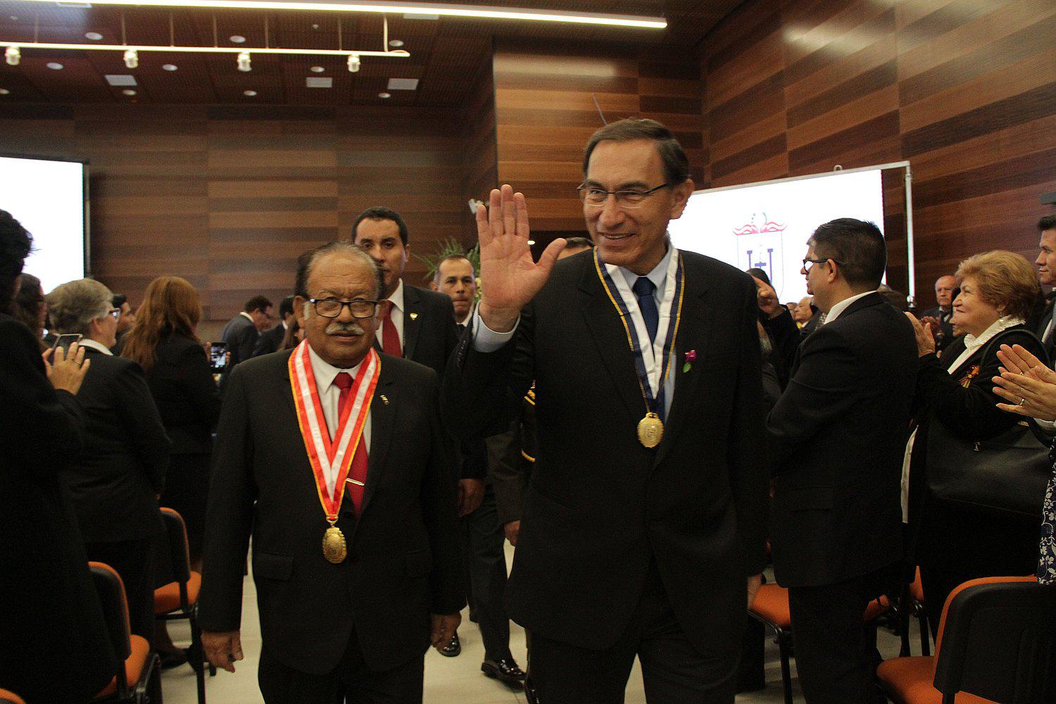 Vizcarra inauguró nueva infraestructura antisísmica que tiene techos verdes