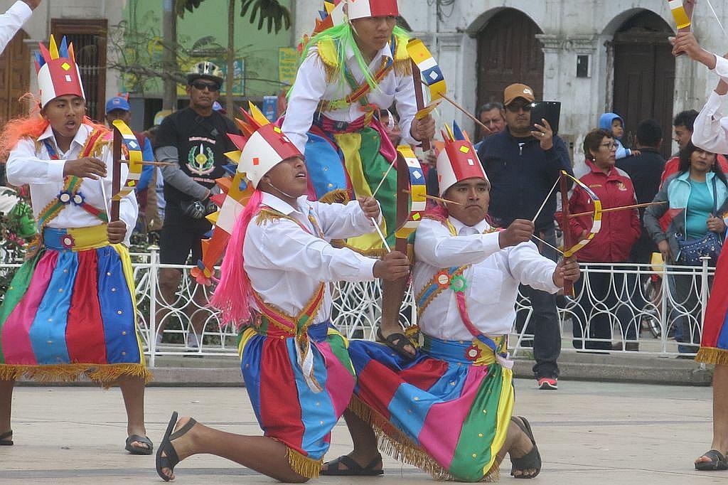 Danza “Chunchos de Cairani” representa a Tacna en juegos florales