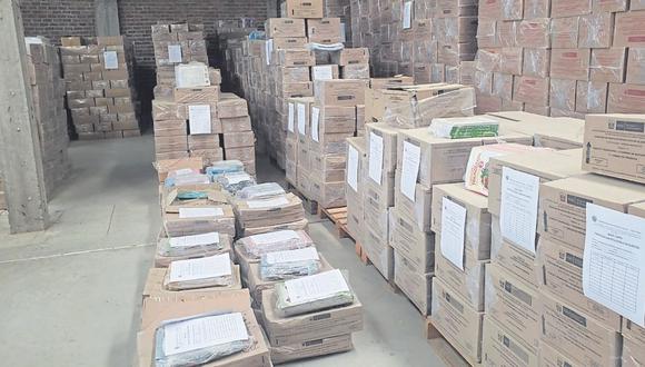 275 toneladas de material educativo siguen en los almacenes de las UGEL, pese a que las clases ya iniciaron en la región.