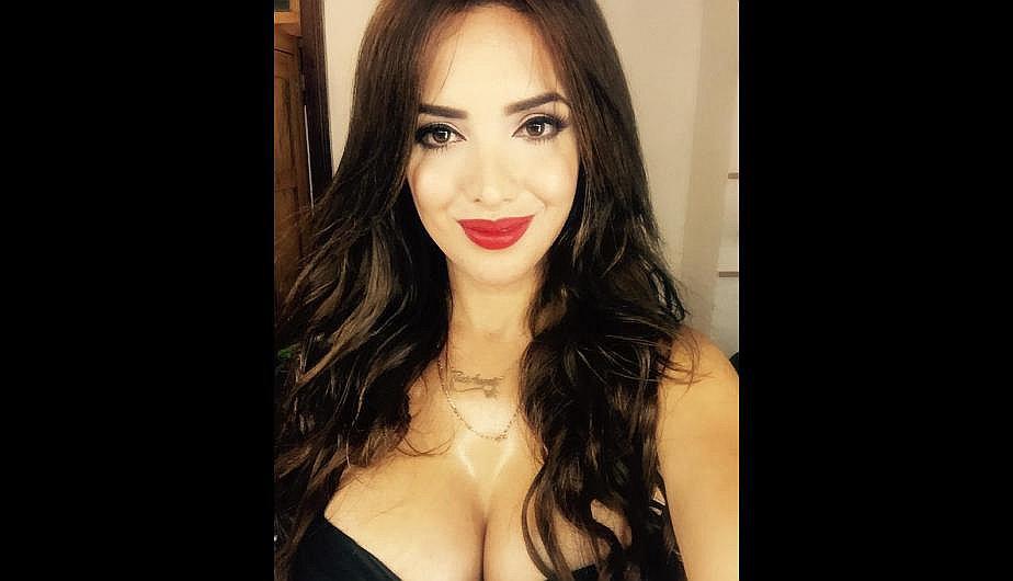 Rosángela Espinoza: así luce en su infartante calendario 2017  (FOTOS)