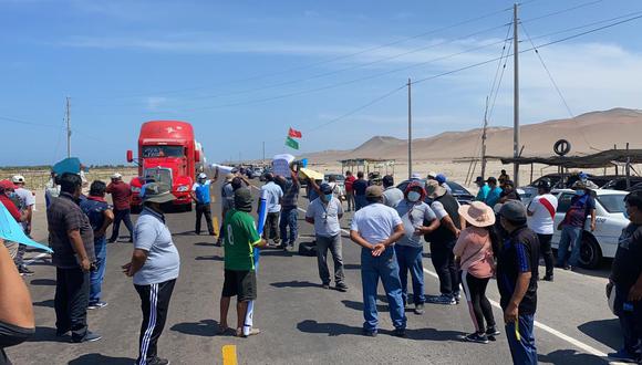 Carretera Costanera fue bloqueada por choferes de colectivos y de carga pesada en protesta por alza de combustible