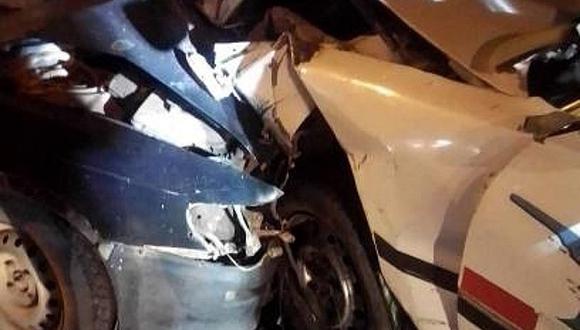 Terrible choque frontal entre dos automóviles deja tres heridos de consideración