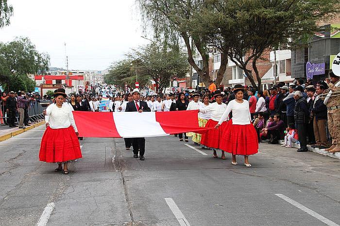 Ilo: Fervor y patriotismo en desfile por el 196° aniversario de la independencia nacional