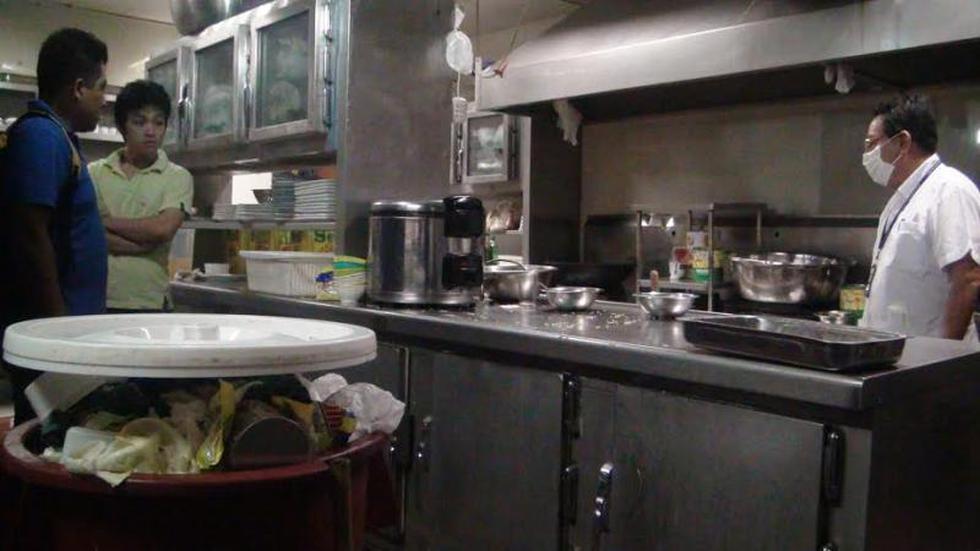 Clausuran pollería y chifas por insalubres en VES 