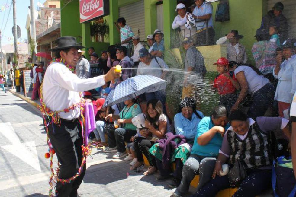 Locumba cerró los carnavales con vistoso pasacalle