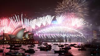 Sídney da bienvenida al 2020 envuelta con fuegos artificiales