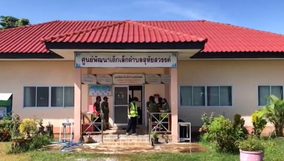 Esta captura muestra el exterior de una guardería en la provincia de Nong Bua Lam Phu, en el norte de Tailandia, donde un expolicía mató a tiros a al menos 30 personas en una multitud. (Foto: AFP)