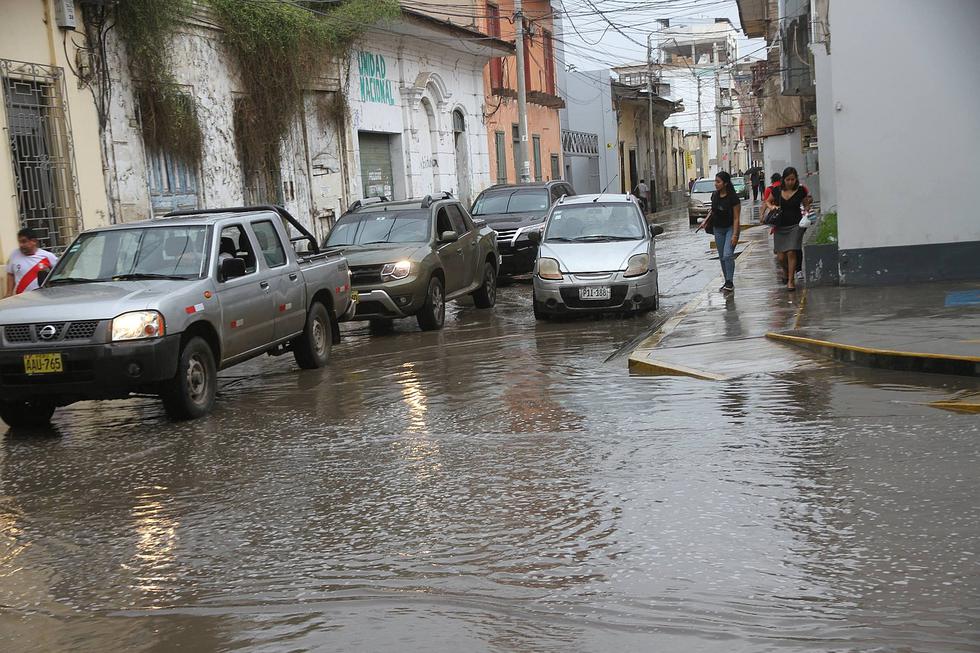 Fuertes lluvias se registran en Piura (FOTOS)