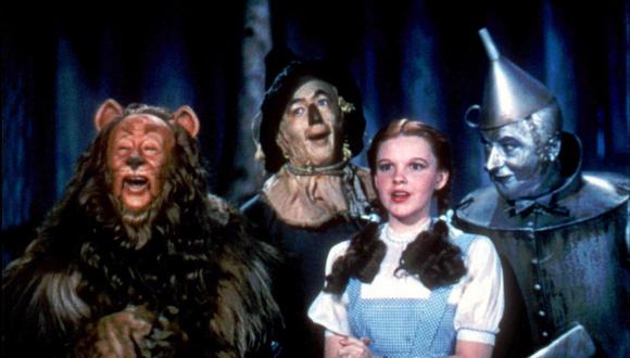 Vestido de 'El Mago de Oz' fue vendido en 1,56 millones de dólares