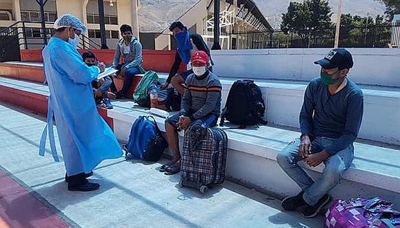 Policías detienen a diez personas que llegaron caminando desde Lima 