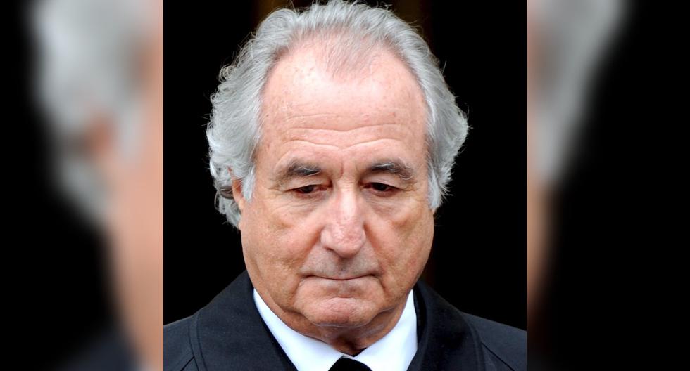 El desacreditado financiero Bernie Madoff abandona el tribunal federal tras una audiencia en Nueva York, Nueva York, Estados Unidos, el 10 de marzo de 2009. (reeditado el 21 de abril de 2021). (EFE / EPA / JUSTIN LANE).