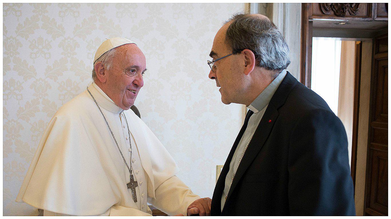 Papa Francisco recibe a cardenal francés acusado de encubrir actos de pederastia