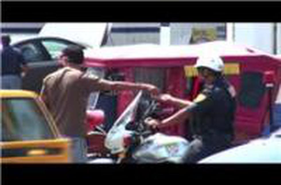 Ampay: Fotos de policías motorizados con fémina y coimeando en Chiclayo