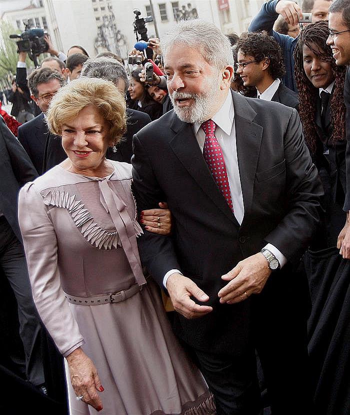 Esposa de Lula es internada por derrame cerebral