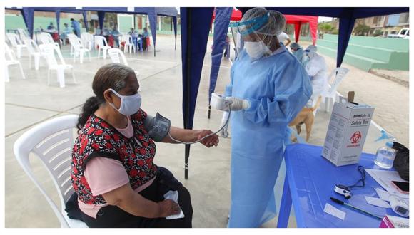 Atendieron a más de mil pobladores. Además, regalaron mascarillas KN95 y se aplicaron vacunas contra neumococo, influenza, tétano y difteria. (Foto Cortesía)