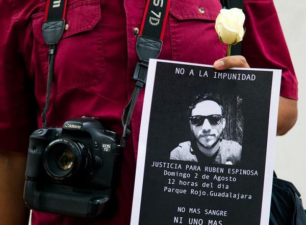 Diversos colectivos exigen justicia en caso de multihomicidio en México