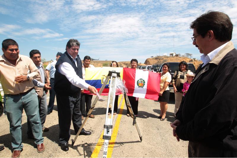 Presidente García inaugura hospital que no tiene agua ni equipos