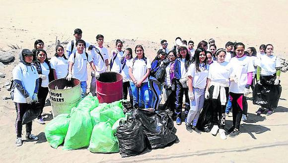 Laguna Huacachina: universitarios realizan jornada de limpieza en balneario