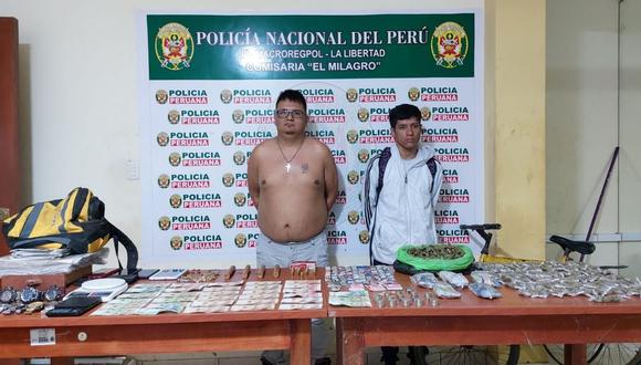 Policía atrapó a "Los reyes del tres", quienes tenían cartuchos de dinamita, marihuana y pasta básica de cocaína. (Foto: PNP)