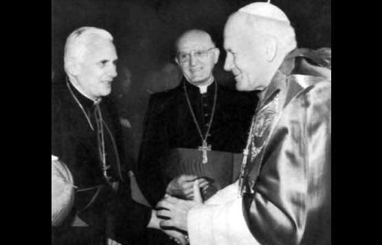 El Papa Francisco no aparece en foto de Juan Pablo II y Benedicto XVI
