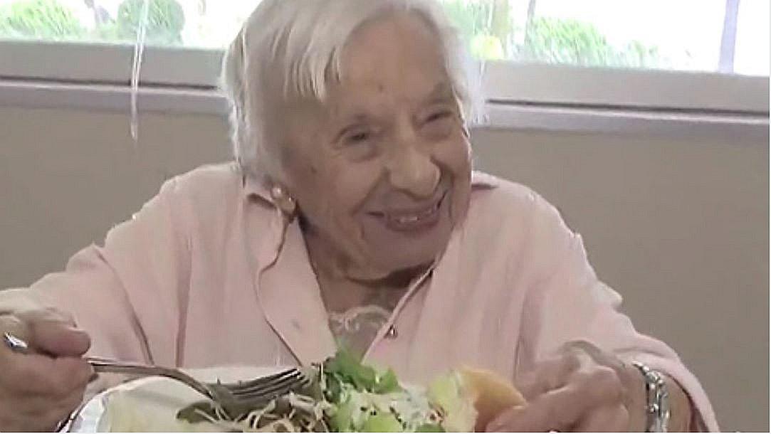 Una mujer de 107 años reveló que el secreto de su longevidad es que nunca se casó