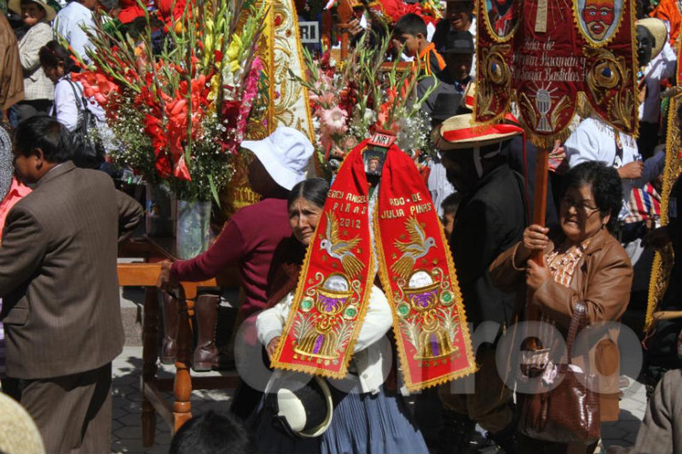 Los Shapis demuestran  devoción por la santísima 'Cruz de Mayo' (FOTOS)