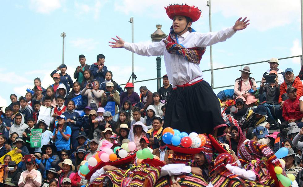 Vive las Fiestas del Cusco con las mejores imágenes del desfile escolar (FOTOS)