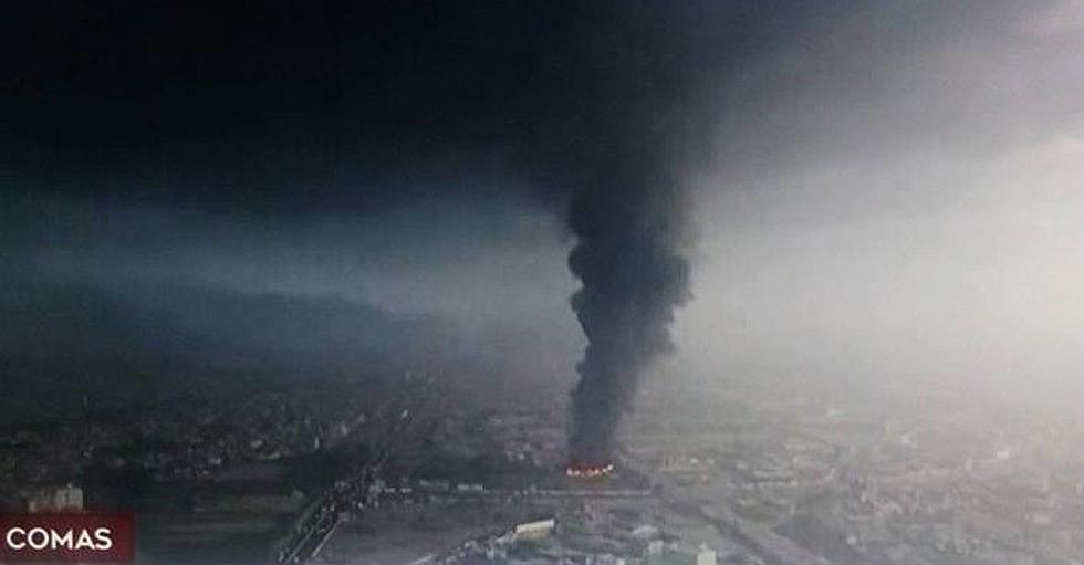Nube tóxica se levanta sobre Lima Norte debido a voraz incendio (FOTO) 