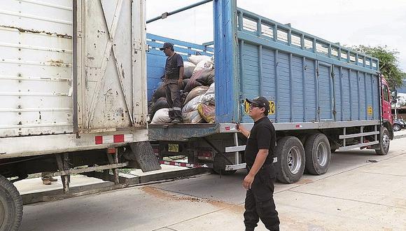 Tumbes: Policía Interviene camión que transportaba mercadería sin documentación 