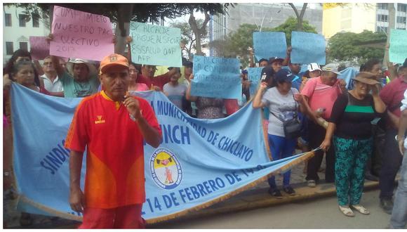 Chiclayo: Obreros protestan por incumplimientos de alcalde David Cornejo (VIDEO)