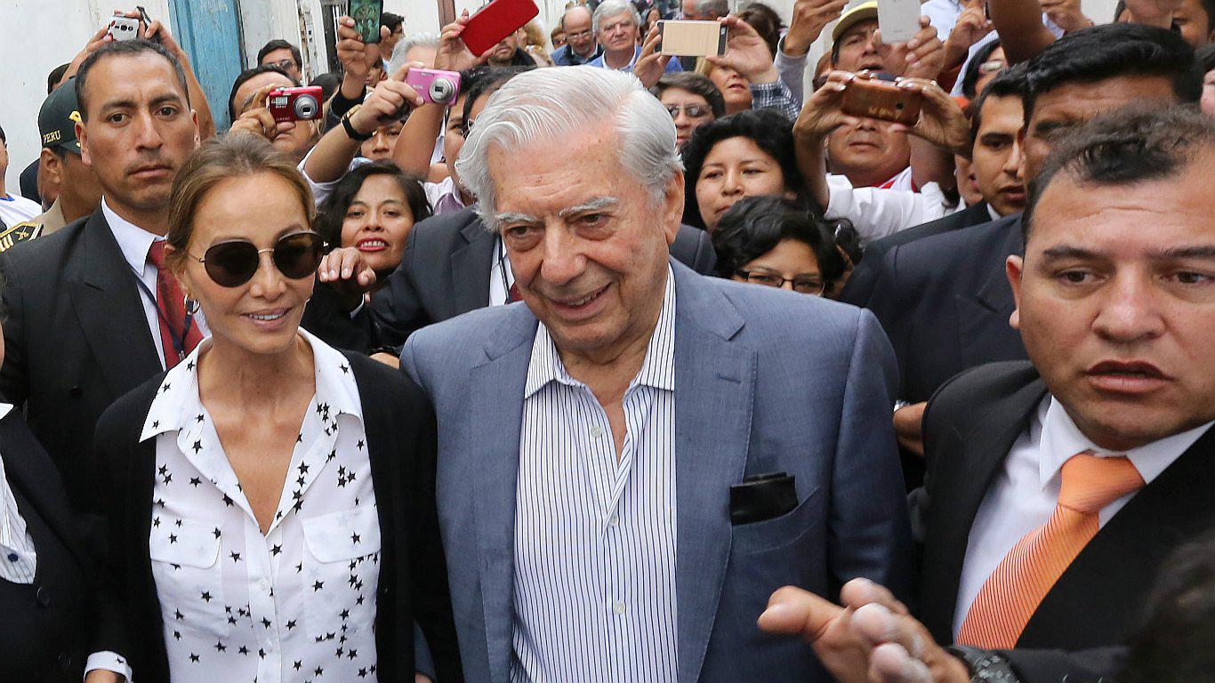 ​Vargas Llosa: "el amor tiene que mantenerse en privado para que conserve su riqueza"