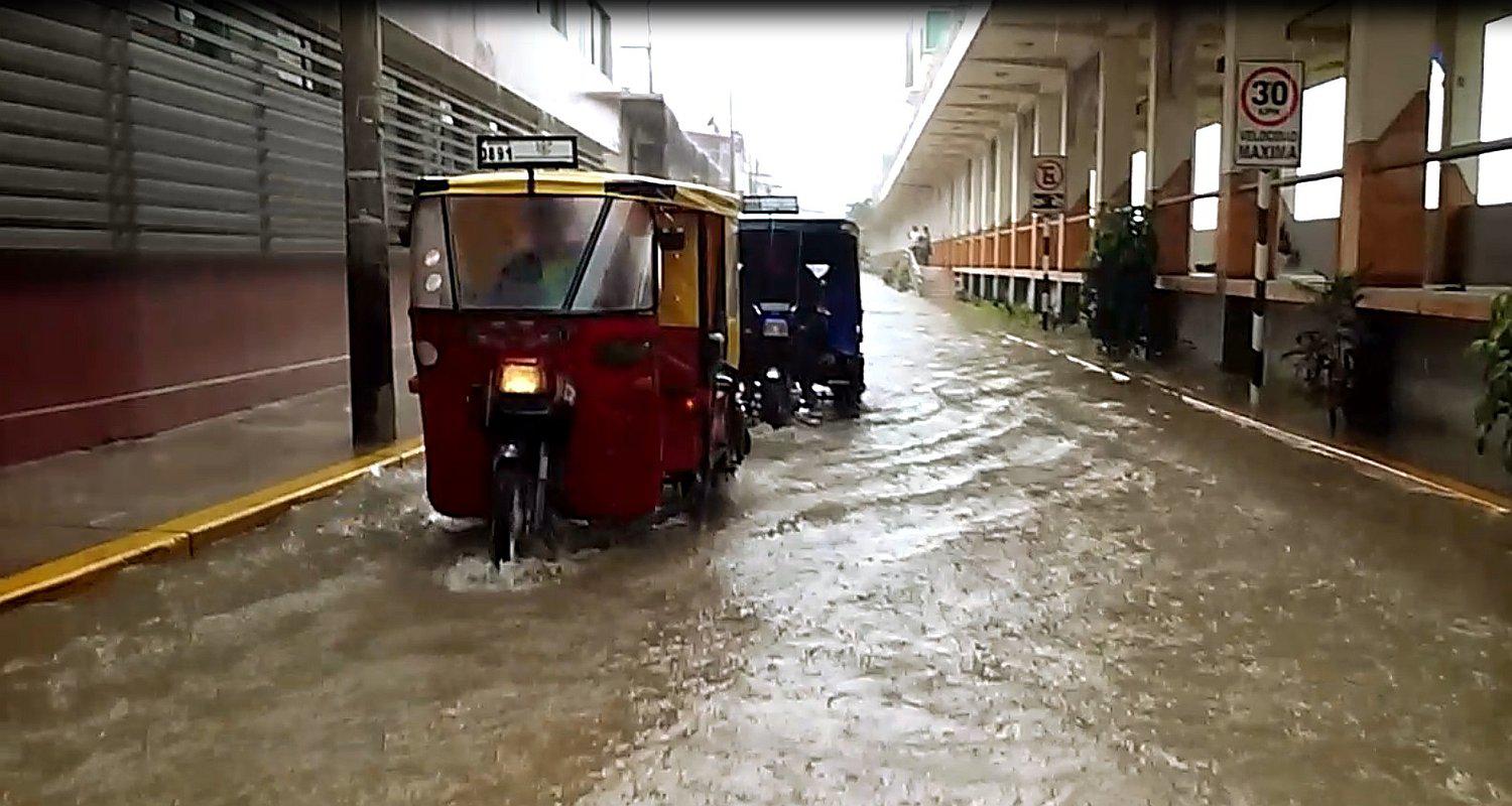 Tumbes soporta intensa lluvia que deja inundados varios sectores (VIDEO) 
