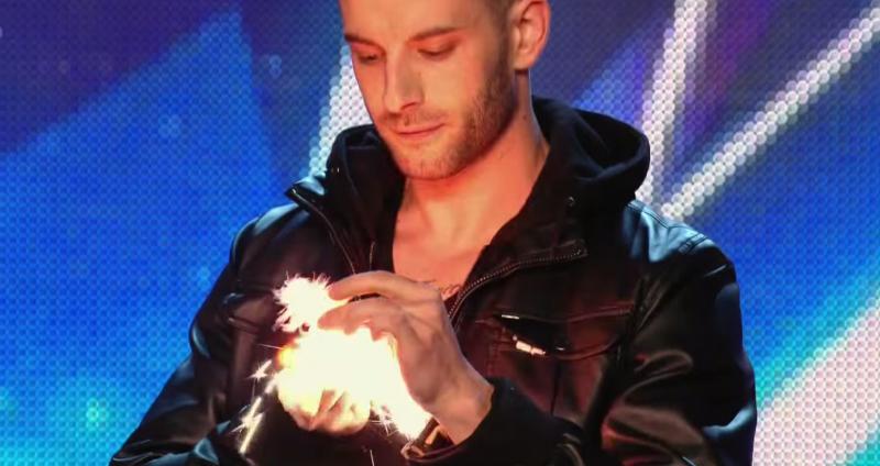 Youtube: Mago transforma en palomas todo lo que toca (VIDEO)