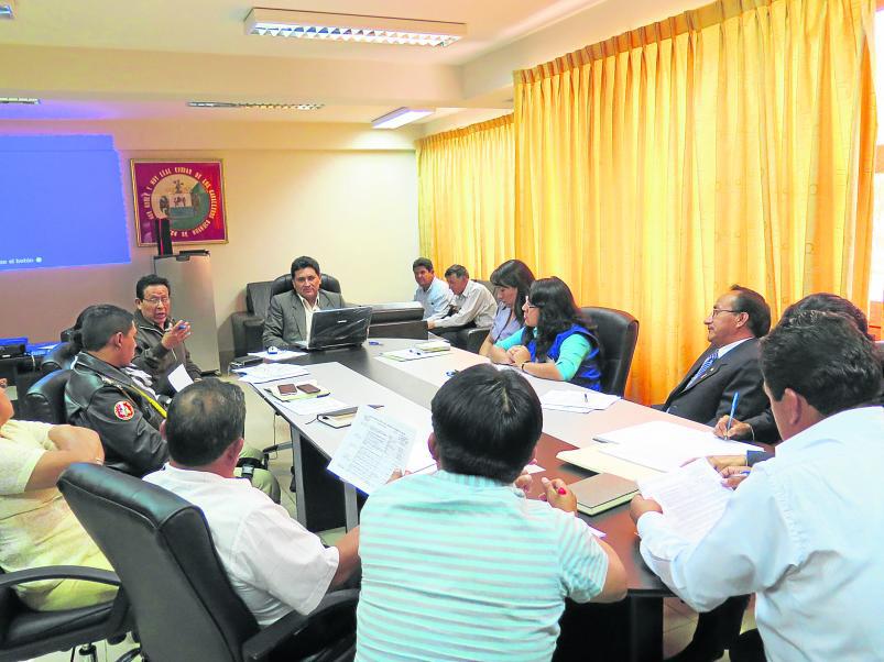 Comisión presenta plan para combatir el caos vehicular