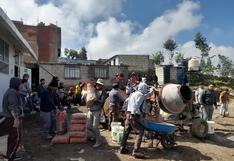 Arequipa: Policías ayudan a construir piso en colegio de Alto Selva Alegre