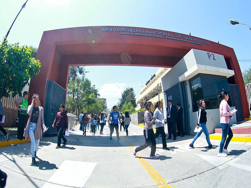 ​Beca permanencia: Modifican requisitos para que universitarios sigan con estudios