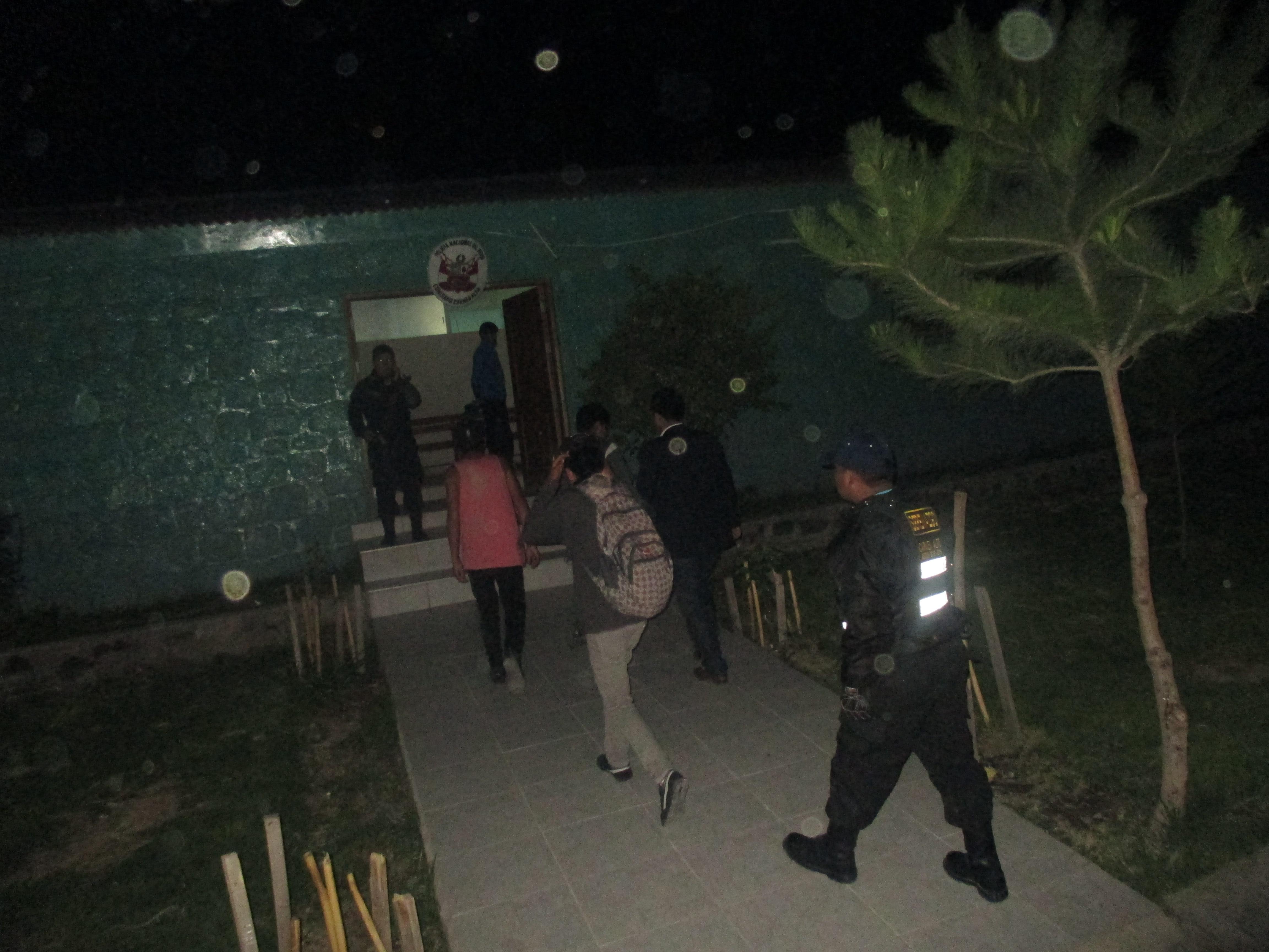 Ampayan a más de 30 menores en fiesta semáforo