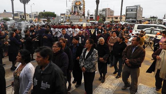 ​Multitud de fieles rinden homenaje al Cristo Morado en Caylloma y Camaná