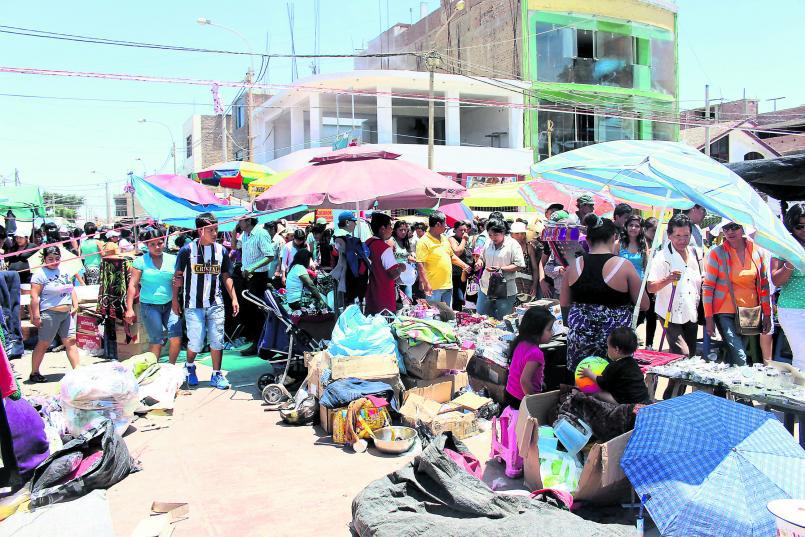 Ica: Comerciantes llegan hasta la plaza de armas