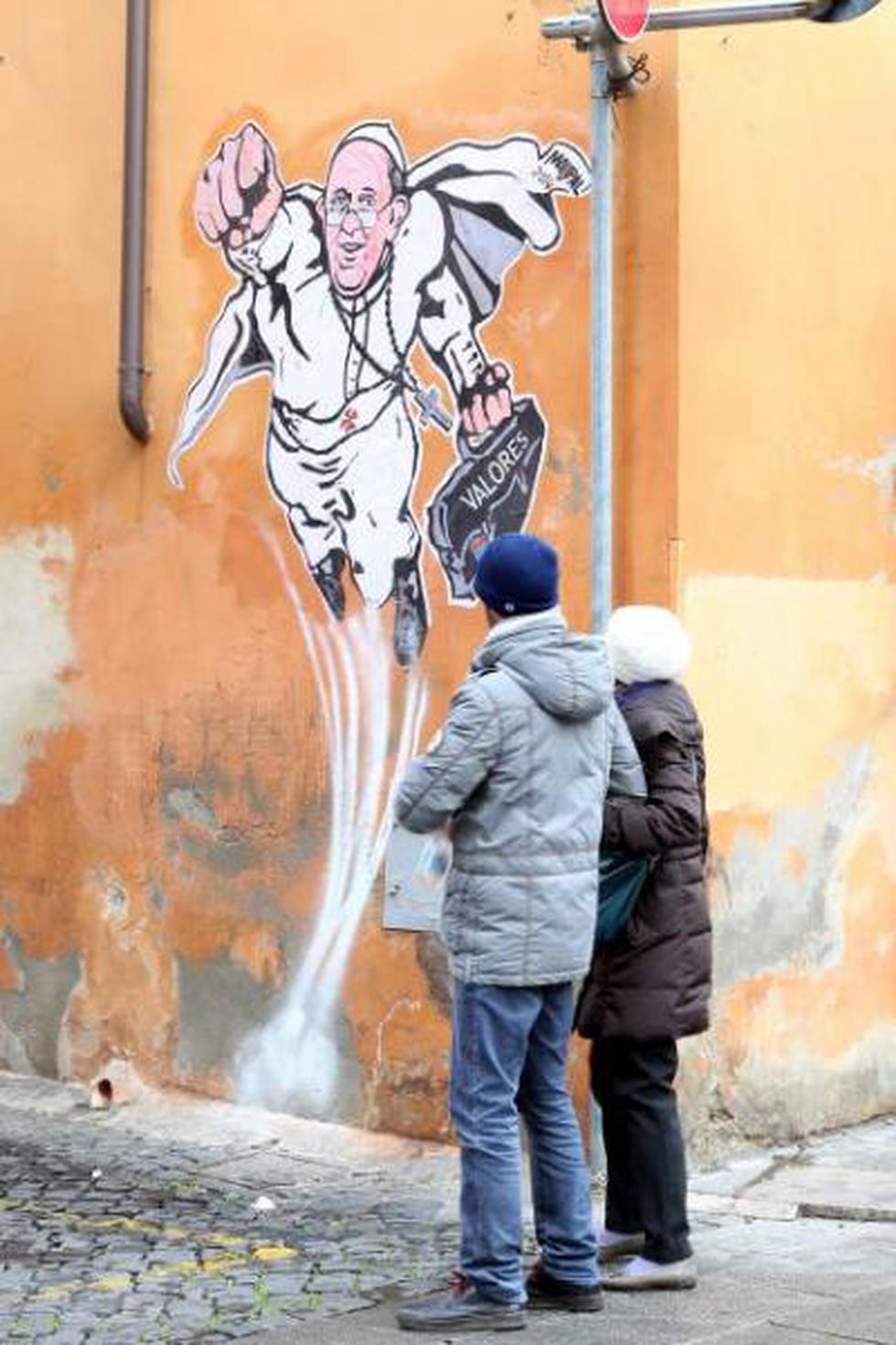 Conoce al artista que dibujó al Papa como superhéroe (FOTOS)