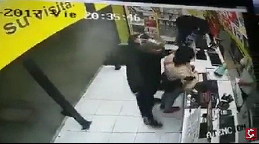 Trujillo: Cámaras de seguridad captan asalto a farmacia (VIDEO) 