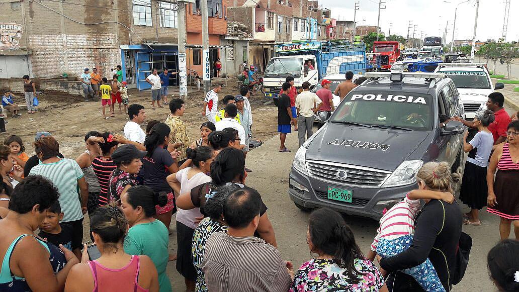 Chiclayo: Afectados por lluvias bloquean vías para exigir ayuda (VIDEO)