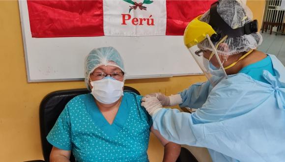 En el transcurso del día se inmunizará a personal de salud de 11 de las 12 provincias. (Foto: Larry Campos)