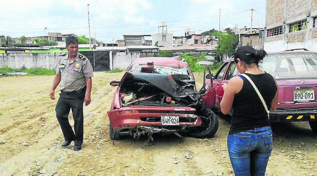 Un policía muere tras chocar su motocicleta con un automóvil