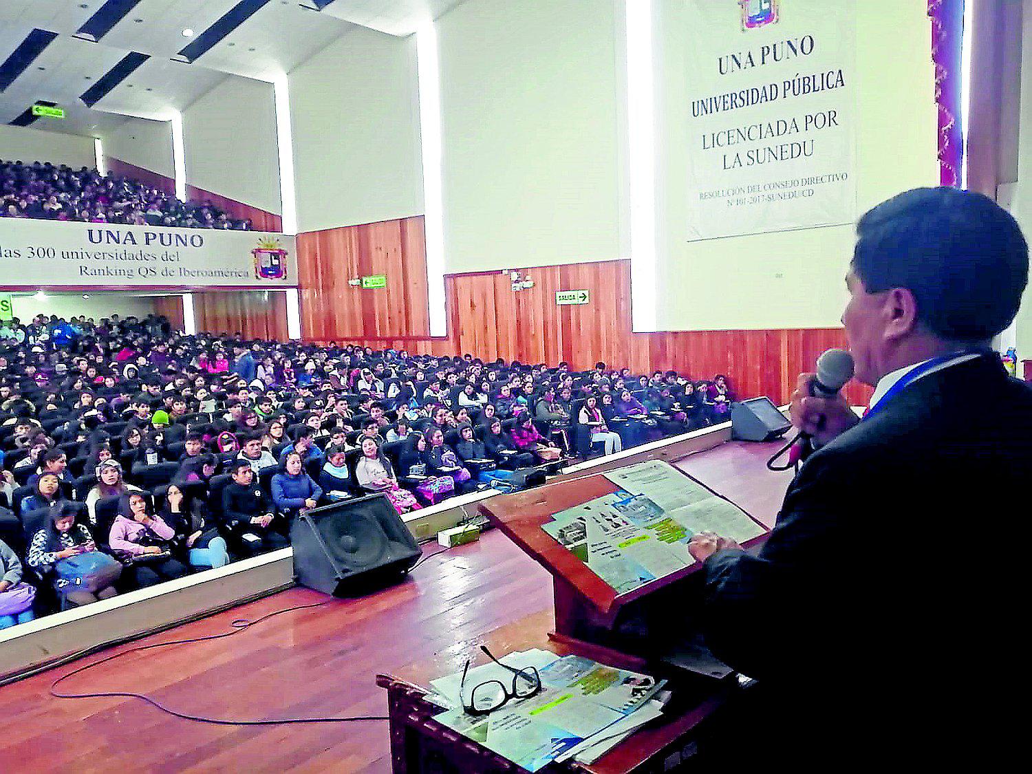 Estudiantes del Cepreuna reciben orientación vocacional