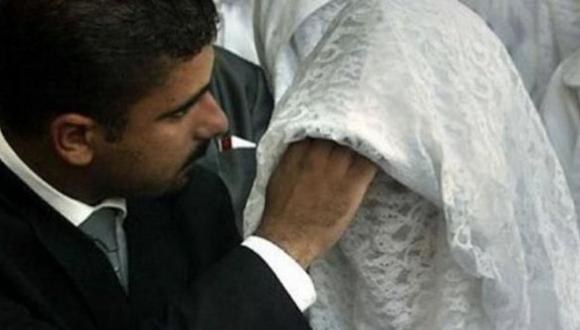 Se divorcia de su esposa durante la boda tras ver su rostro por primera vez