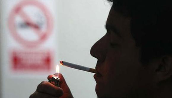 Asegura que más de medio millón de peruanos son adictos al tabaco