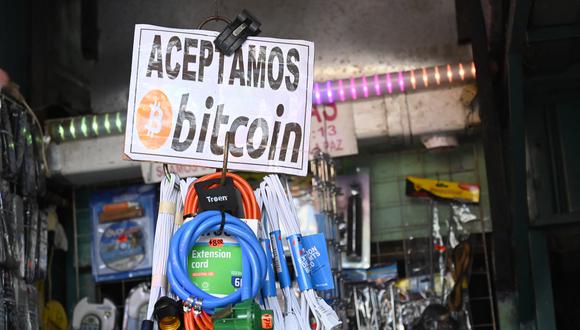 De acuerdo con la web Coinmetrics, el bitcoin ha perdido más de un 7% en las últimas 24 horas y a las 10.00 hora de Nueva York se pagaba por un bitcoin 19,175 dólares. (Foto:  Sthanly ESTRADA / AFP)