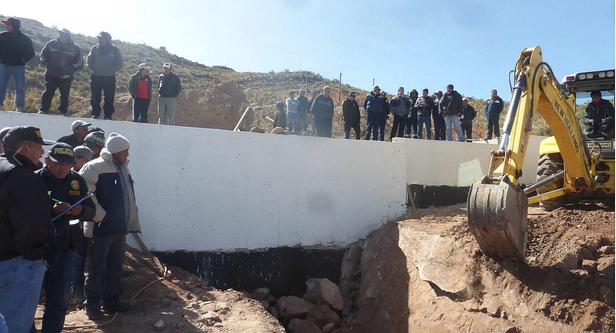 Puno: Derrumbe de zanja acaba con la vida de obreros que trabajaban para PTAR